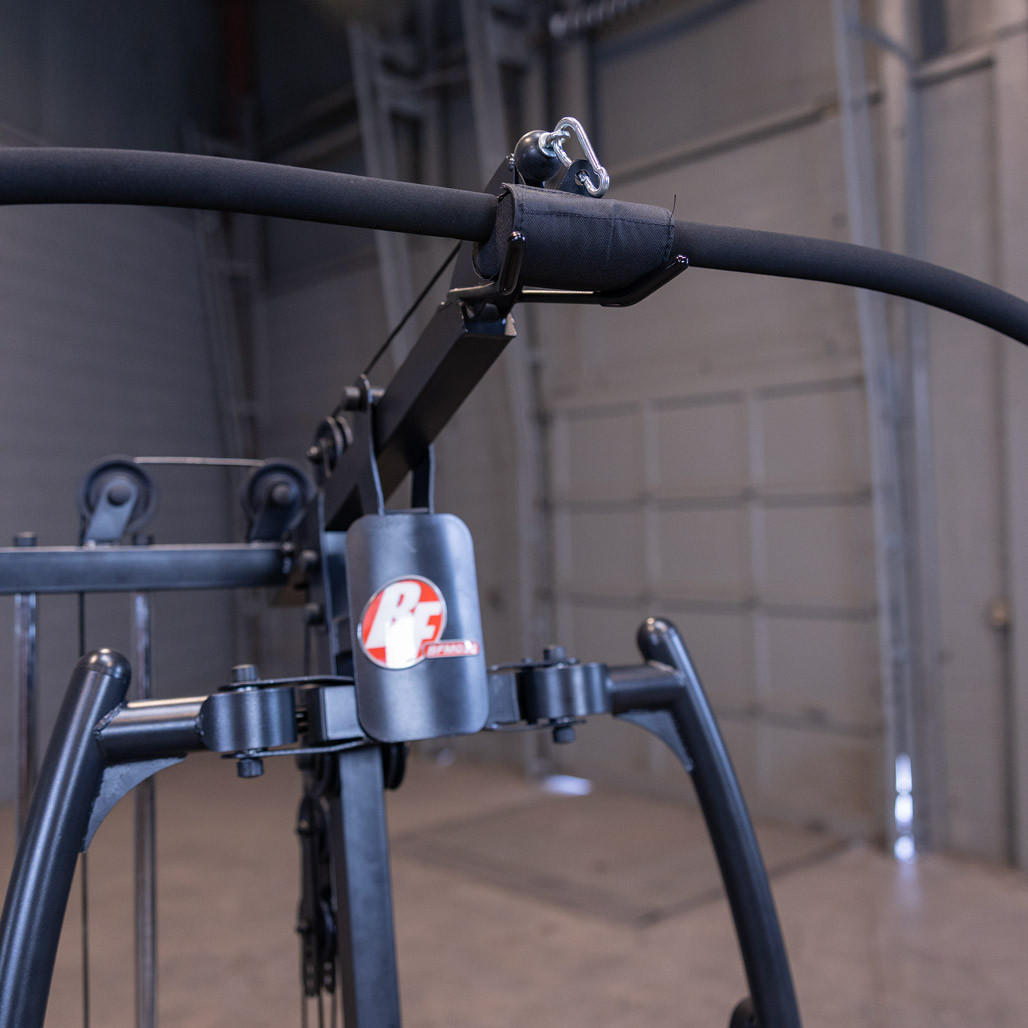 Best Fitness BFMG20B Sportsman Gym lat bar detail in black finish