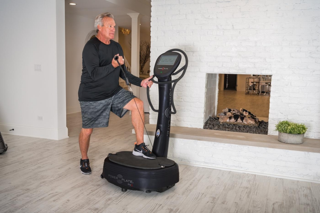 Man training with proMOTION resistance cables on Power Plate my8