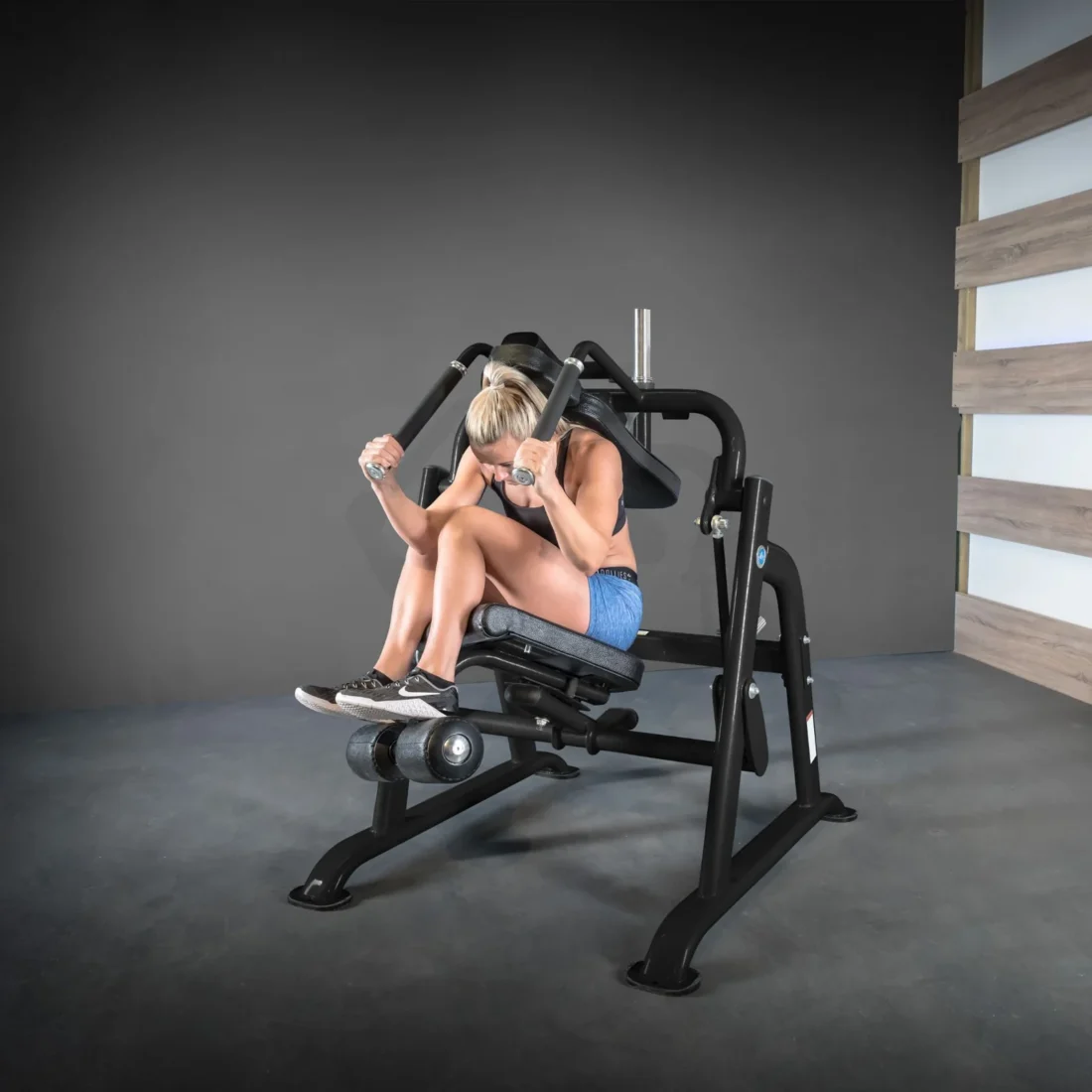 Vertical Crunch ab machine side view showing the seat and handles